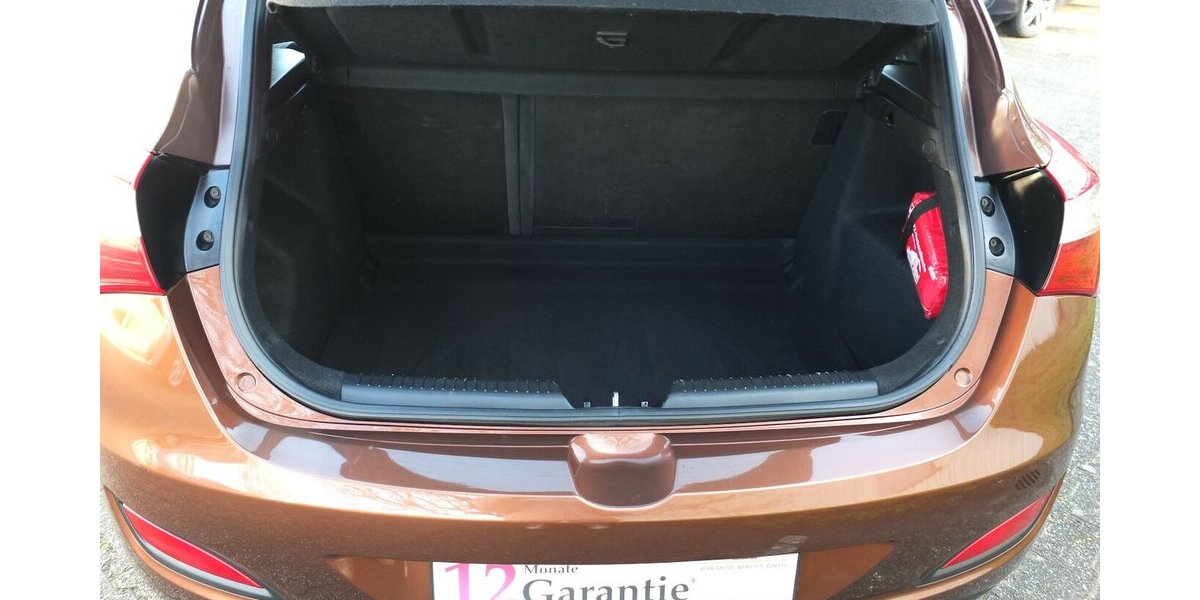 Hyundai i30 KLIMAAUTOMATIK SPORT LMF/BREITREIFEN 117.877 km 6.798 &euro; Köln 50858