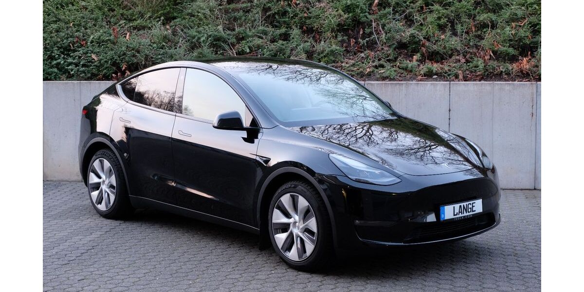 Tesla Model Y 40.123 km 31.880 &euro; Köln 50996