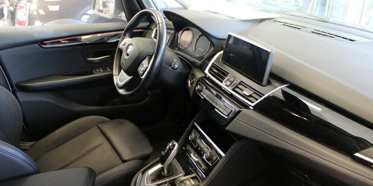 BMW 218 218d Gran Tourer Aut. Sport Line - Navi - LED 69.998 km 22.980 &euro; Euskirchen 53881