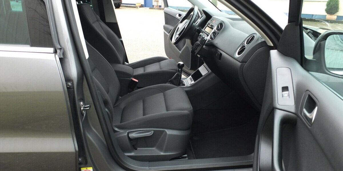 VW Tiguan TEAM orig.ATM ca 52 tkm XENON AHK PARKPILOT 112.432 km 9.408 &euro; Köln 50858