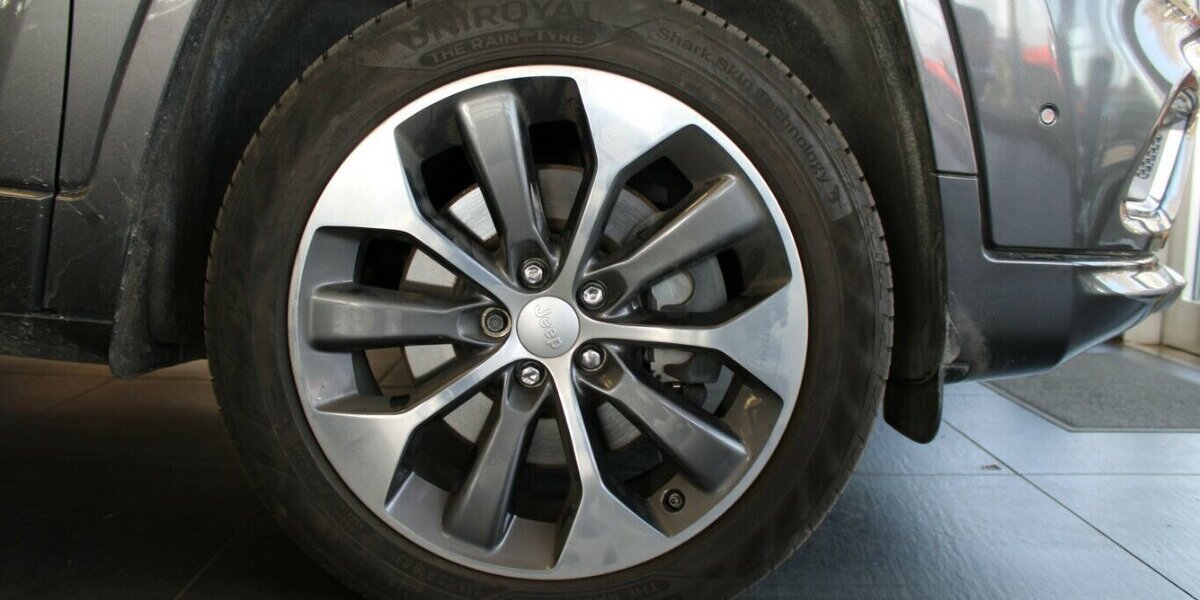 Jeep Cherokee 2.2 Active Drive 4x4 Aut. Overland 119.127 km 19.980 &euro; Euskirchen 53881