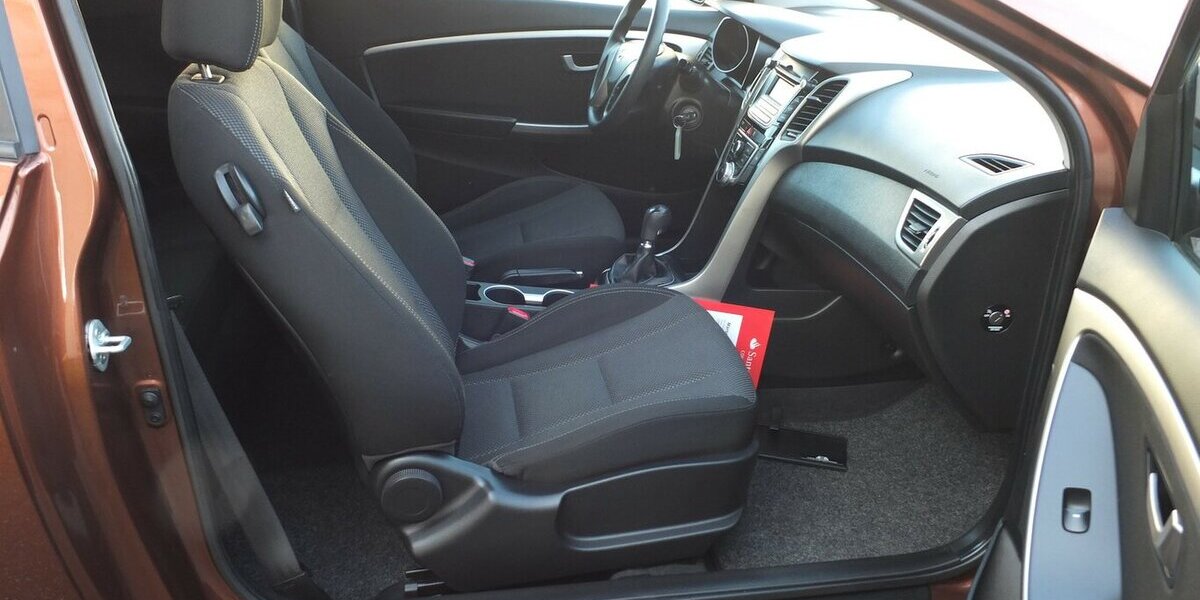 Hyundai i30 KLIMAAUTOMATIK SPORT LMF/BREITREIFEN 117.877 km 6.798 &euro; Köln 50858