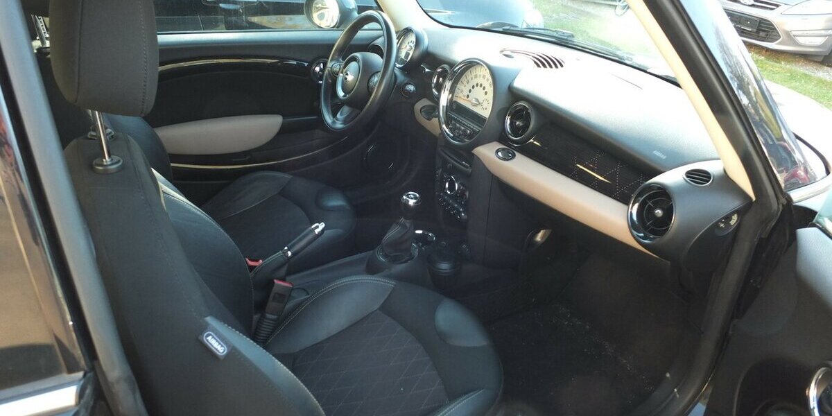 Mini Cooper BAKER STREET XENON KLIMAAUTOM SITZHEIZUNG 114.143 km 8.898 &euro; Köln 50858