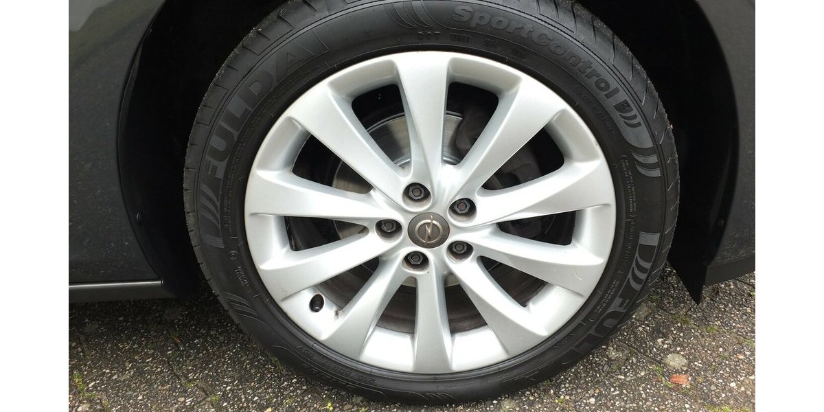 Opel Astra ACTIVE KLIMAANLAGE 17 ZOLL LMF TEMPOMAT 92.855 km 7.498 &euro; Köln 50858