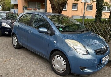 Toyota Yaris 157.400 km 2.700 &euro; Köln 50667