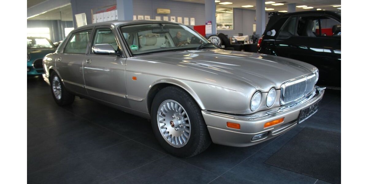 Jaguar XJ 119.865 km 19.980 &euro; Euskirchen 53881