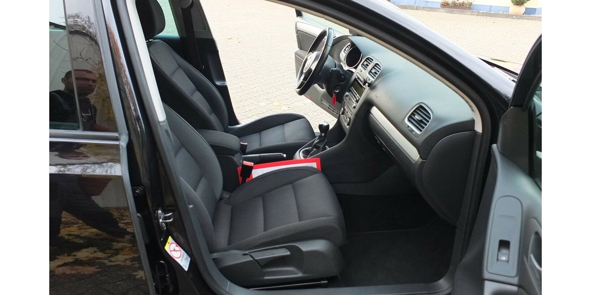 VW Golf 1.6TDi TEAM KLIMAAUTOMATIK 5-türig 159.855 km 6.904 &euro; Köln 50858