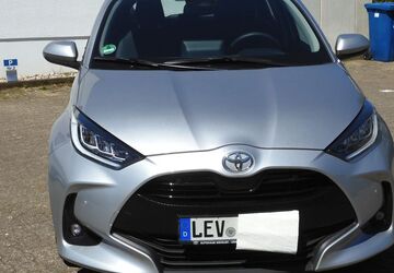 Toyota Yaris 5.280 km 18.700 &euro; Leverkusen 51375