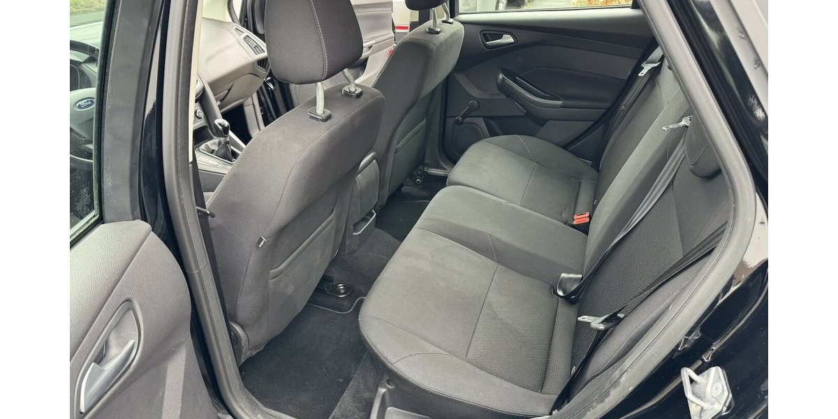 Ford Focus Klima Navi Zahnr.+Wa.-PumpeNeu SR+WR 1.Hd. 115.000 km 6.900 &euro; Erftstadt 50374