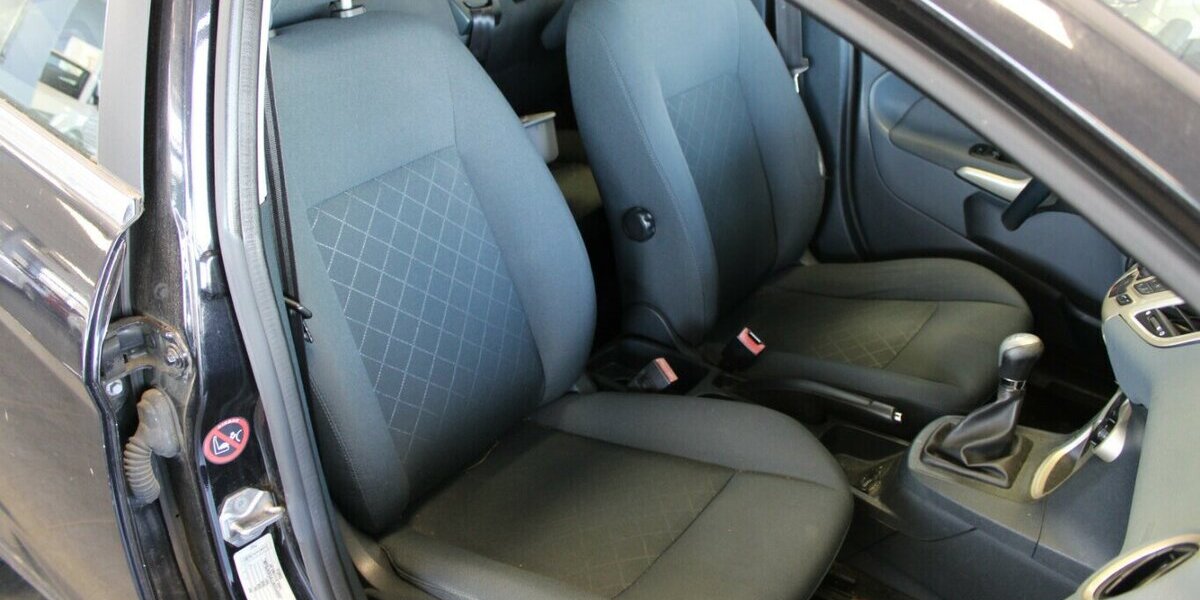 Ford Fiesta 1.25 Ghia - 5-Türig - 1.Hand - 83.440 km 5.980 &euro; Euskirchen 53881