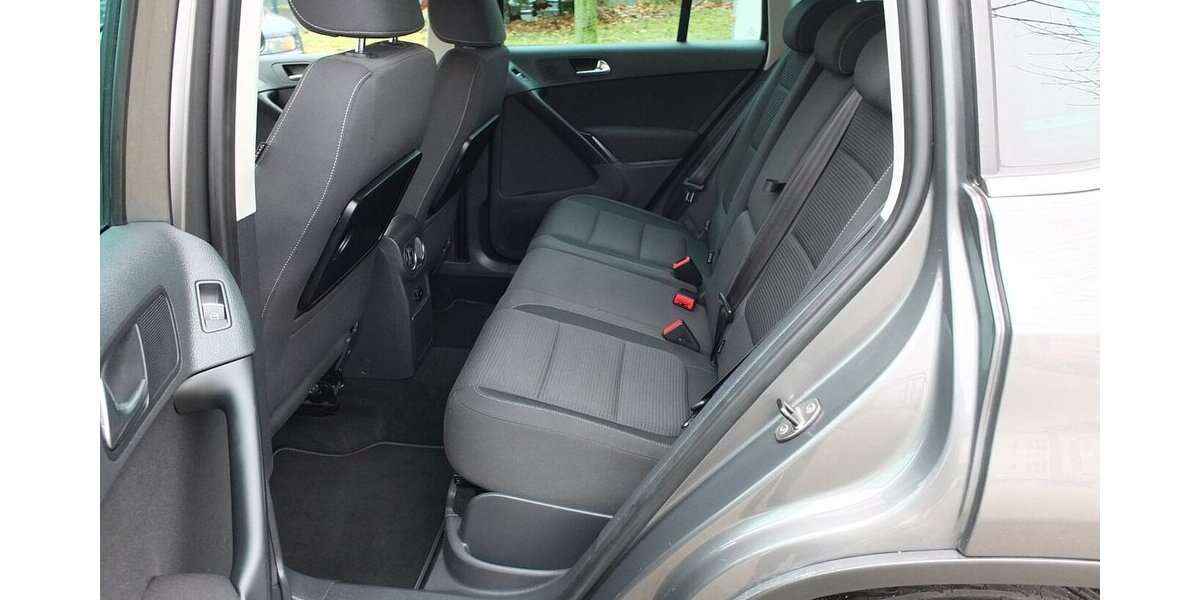 VW Tiguan TEAM orig.ATM ca 52 tkm XENON AHK PARKPILOT 112.432 km 9.408 &euro; Köln 50858