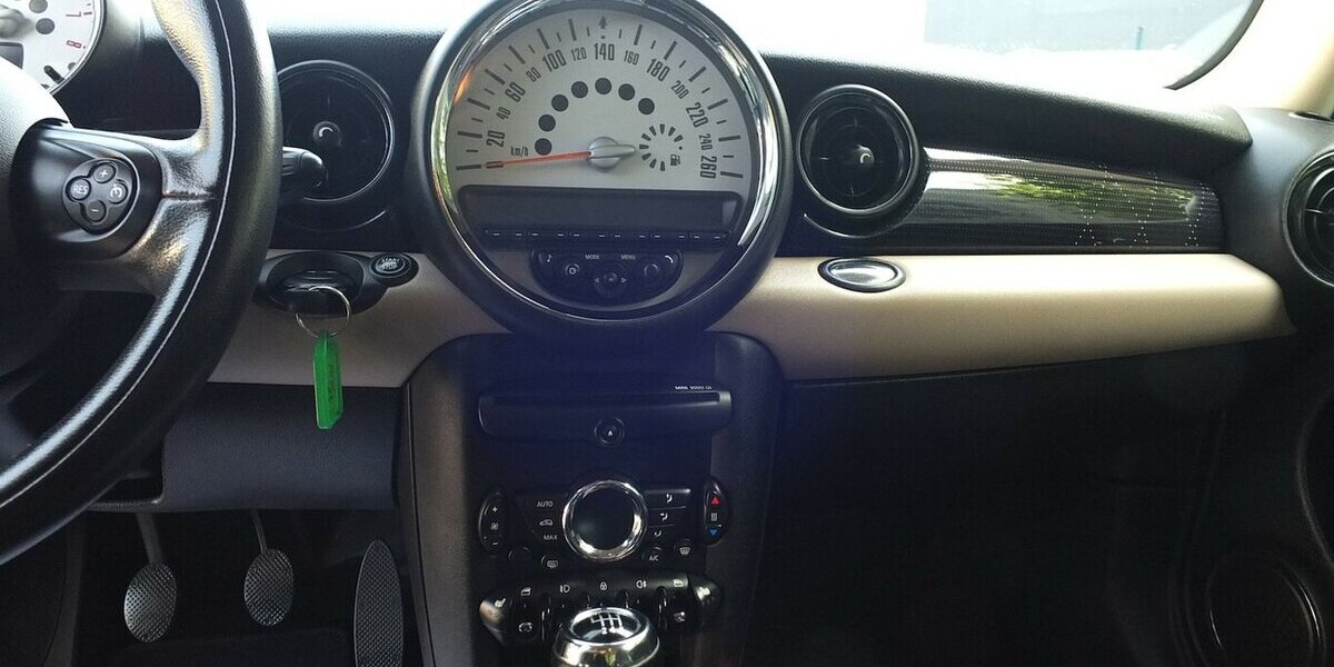 Mini Cooper BAKER STREET XENON KLIMAAUTOM SITZHEIZUNG 114.143 km 8.898 &euro; Köln 50858