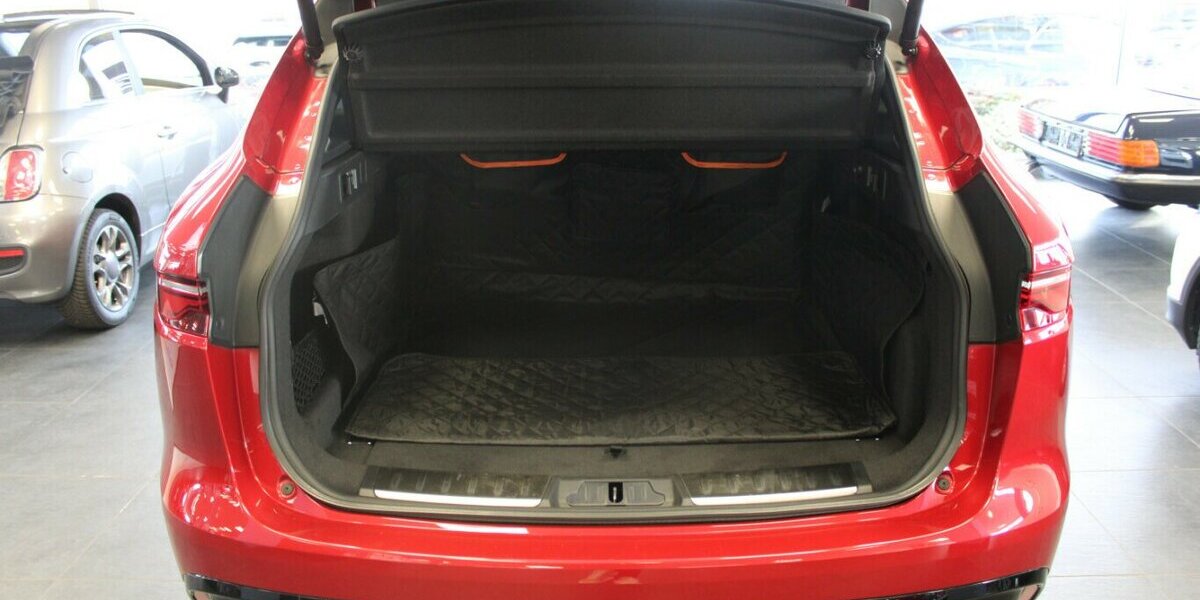 Jaguar F-Pace D300 Mild-Hybrid R-Dynamic SE AWD 95.844 km 32.980 &euro; Euskirchen 53881