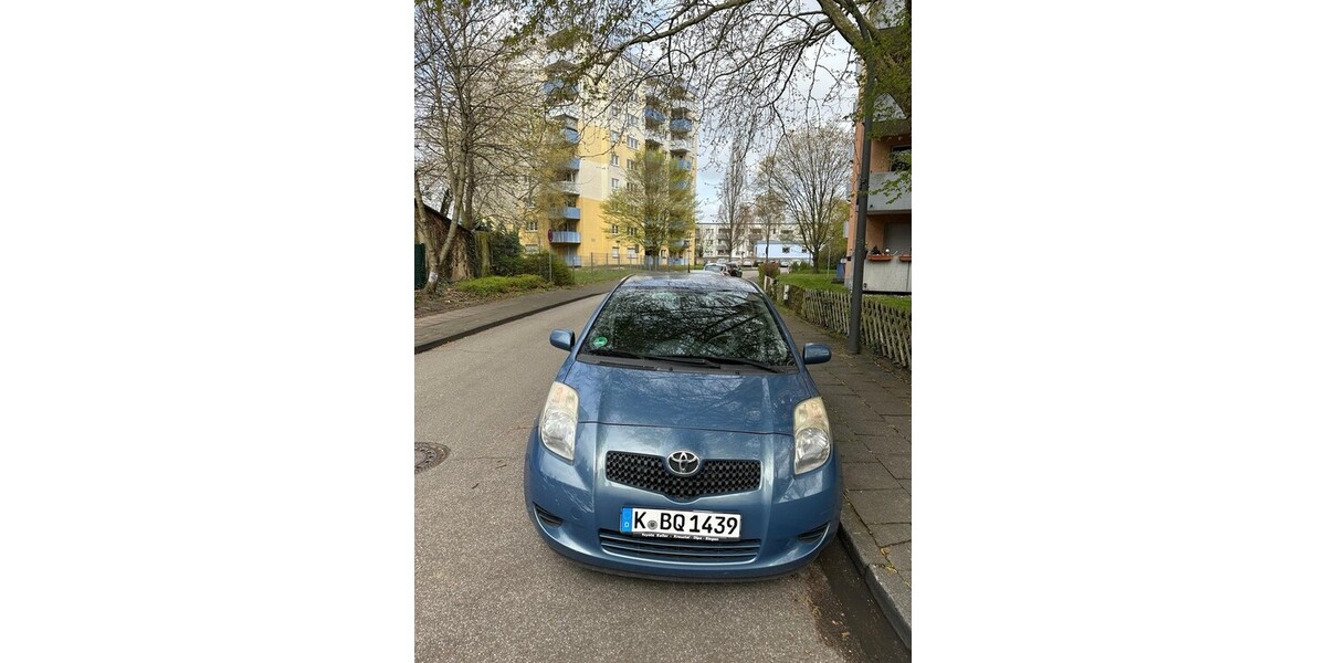 Toyota Yaris 157.400 km 2.700 &euro; Köln 50667