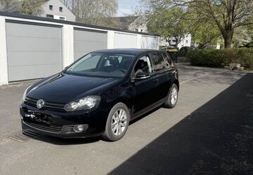 VW Golf 123.000 km 5.699 &euro; Köln 51147