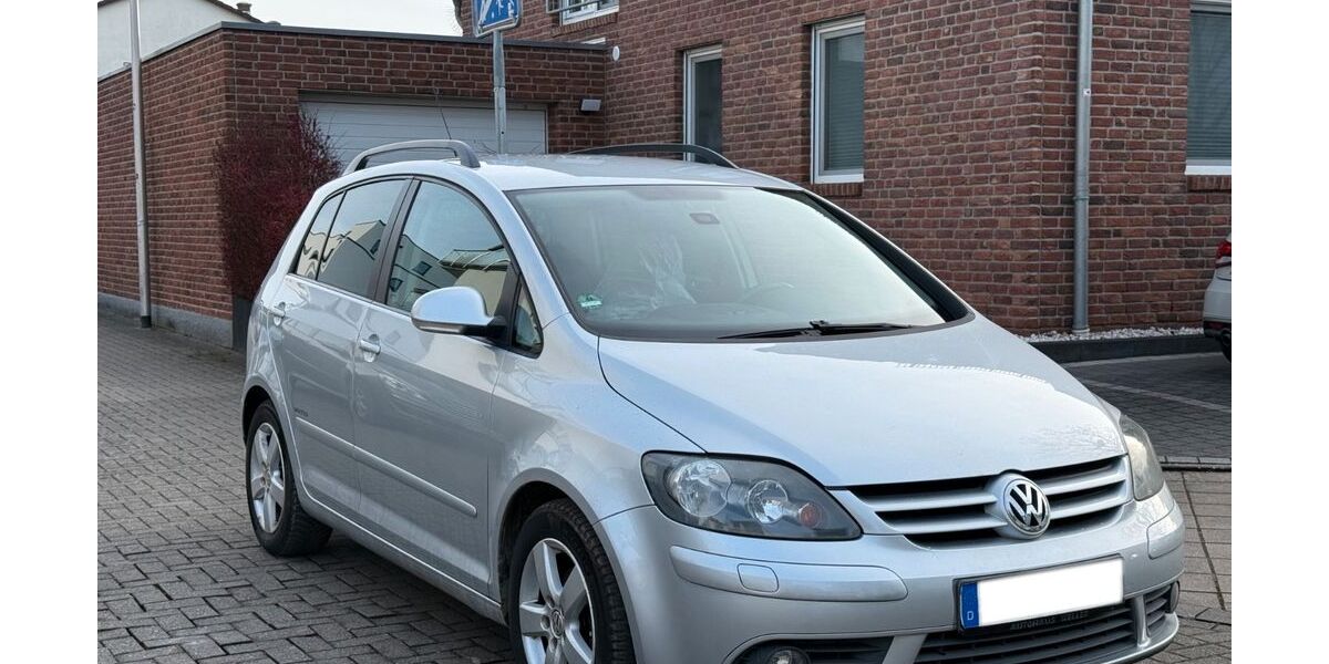 VW Golf 128.000 km 4.999 &euro; Düren 52351