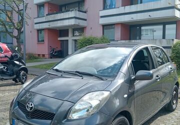 Toyota Yaris 238.696 km 2.500 &euro; köln 51107
