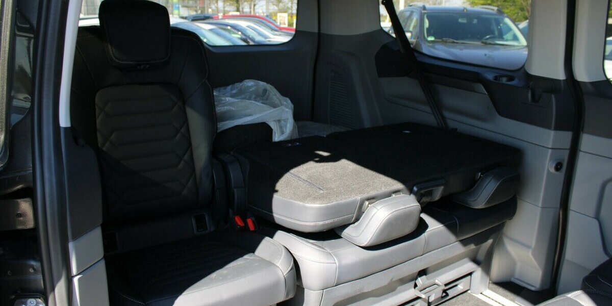 Ford Tourneo Custom 320 L1H1 VA Titanium - 8-Sitzer - 41.414 km 39.980 &euro; Euskirchen 53881