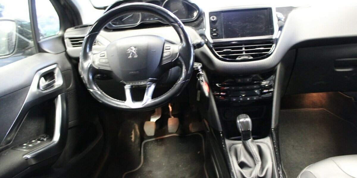 Peugeot 2008 PureTech 110 Allure 103.900 km 9.980 &euro; Euskirchen 53881