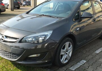 Opel Astra ACTIVE KLIMAANLAGE 17 ZOLL LMF TEMPOMAT 92.855 km 7.498 &euro; Köln 50858
