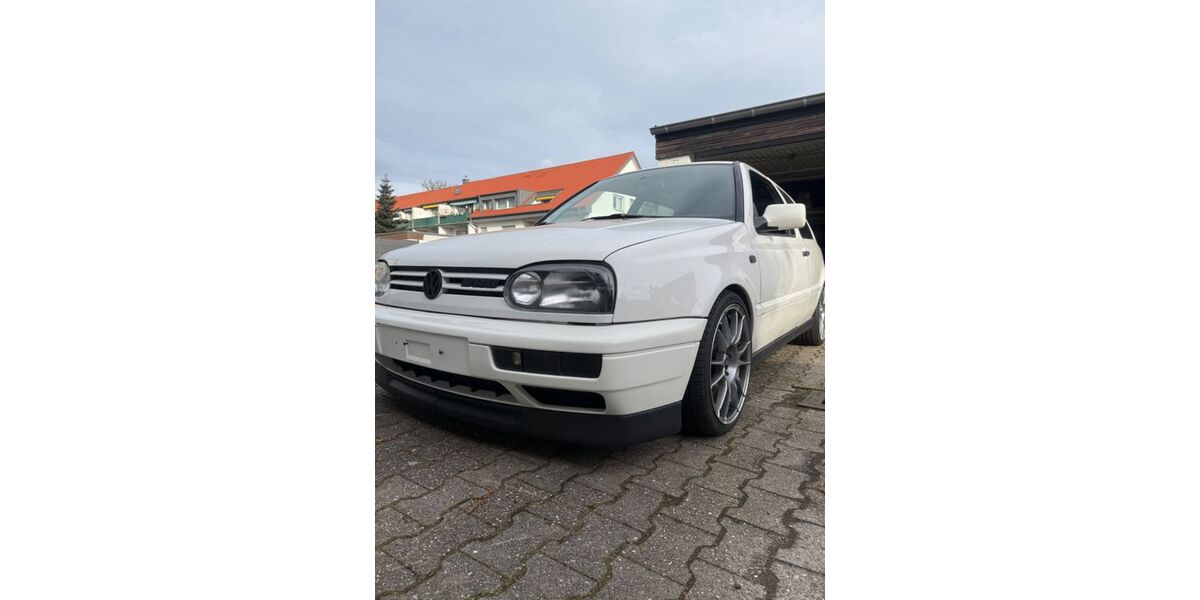 VW Golf 112.567 km 14.899 &euro; köln 51147