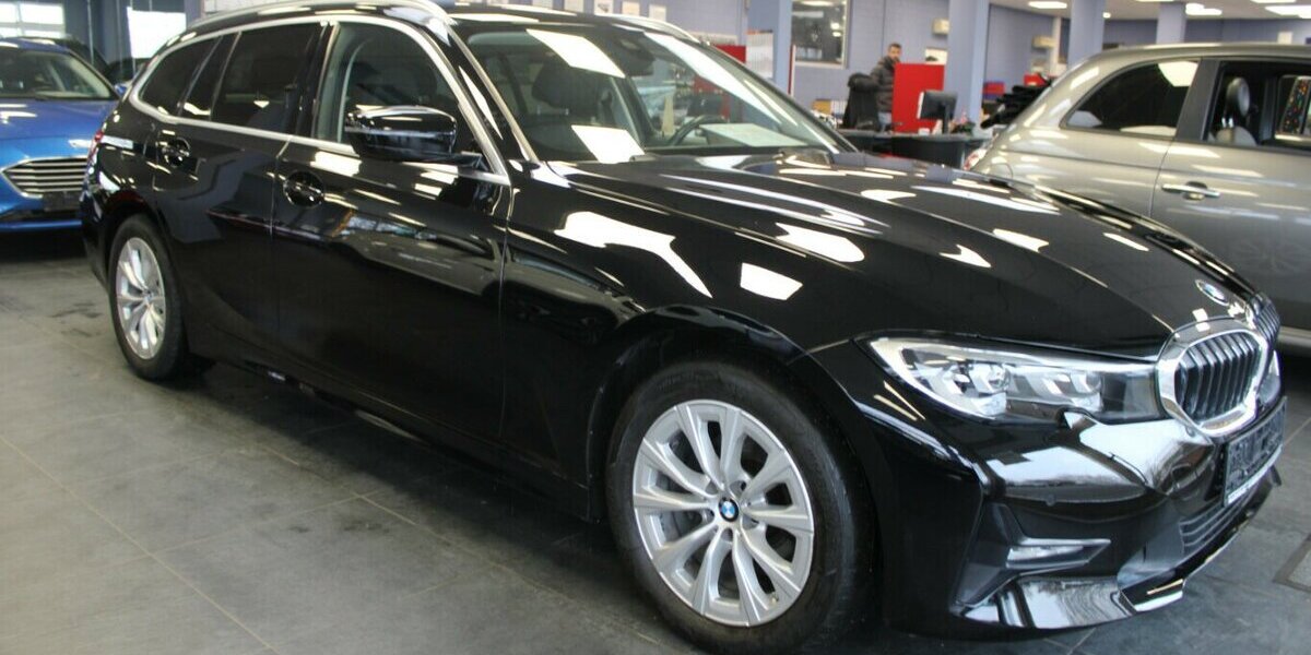 BMW 320 320i Touring Aut. - Leder - LED - Navi - Head 88.320 km 25.980 &euro; Euskirchen 53881