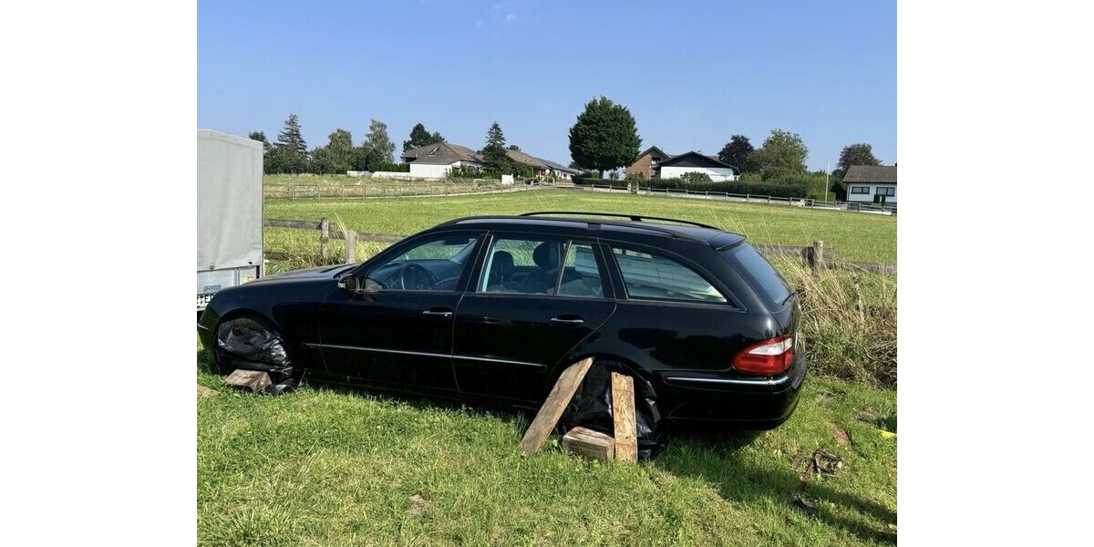 Mercedes-Benz E 220 300.000 km 2.100 &euro; Nideggen 52385