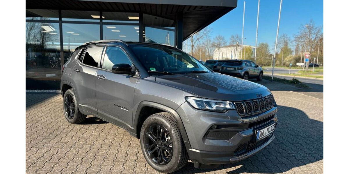 Jeep Compass 30.722 km 27.590 &euro; Jülich 52428