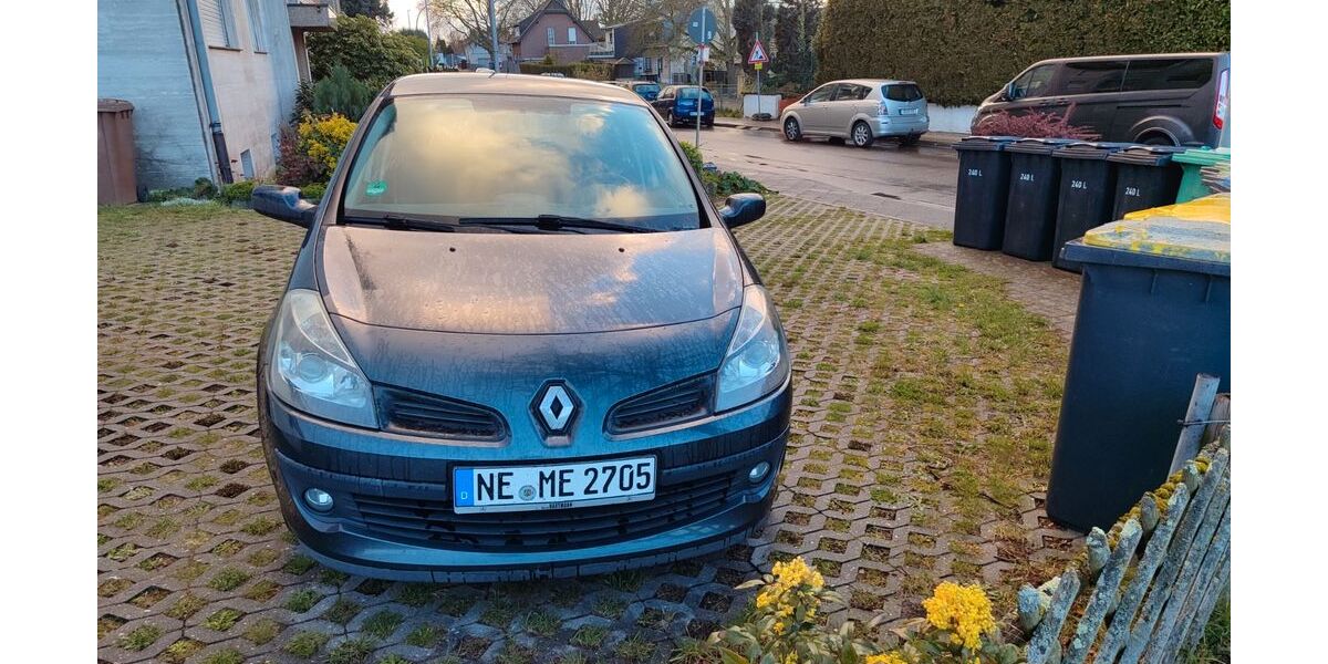 Renault Clio 132.512 km 1.999 &euro; Grevenbroich 41515