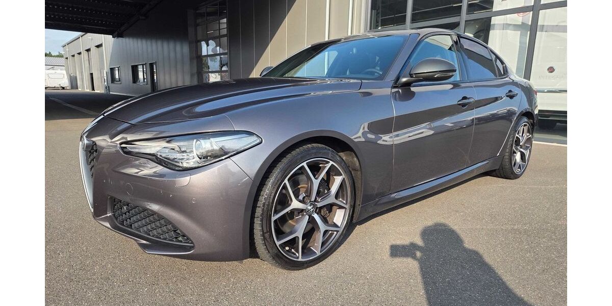 Alfa Romeo Giulia 77.768 km 42.880 &euro; Düren 52351