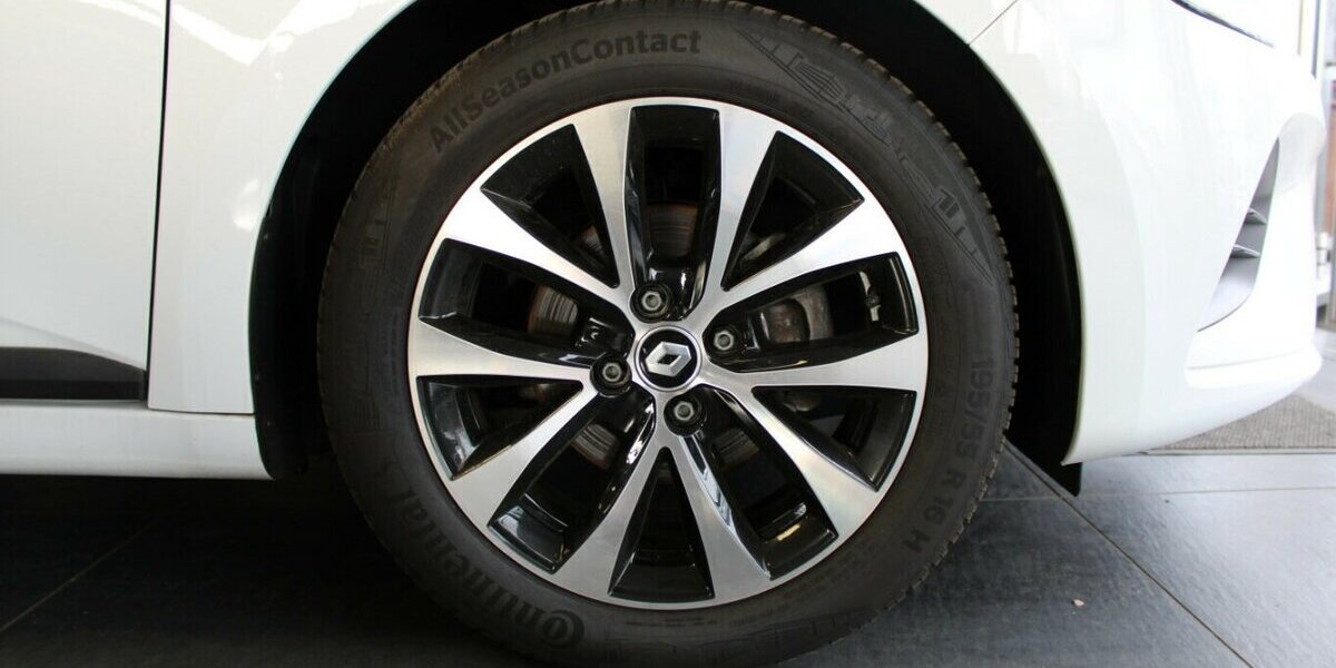 Renault Clio SCe 65 EQUILIBRE 17.461 km 12.980 &euro; Euskirchen 53881