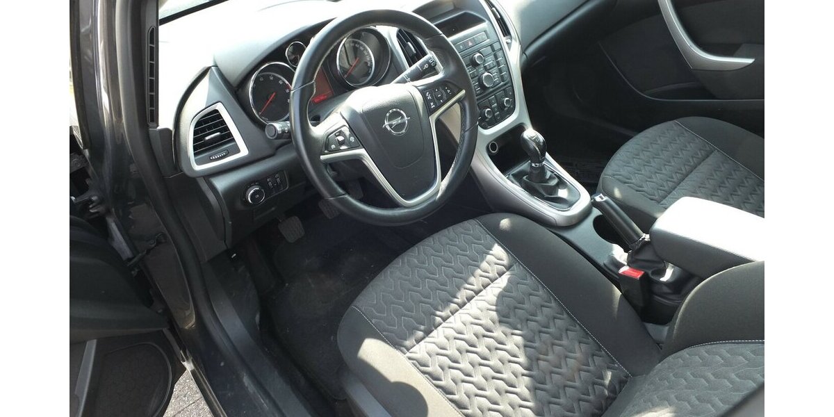 Opel Astra ACTIVE KLIMAANLAGE 17 ZOLL LMF TEMPOMAT 92.855 km 7.498 &euro; Köln 50858