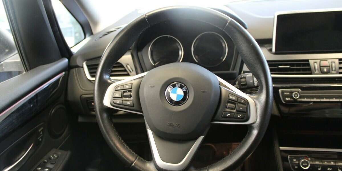 BMW 218 218d Gran Tourer Aut. Sport Line - Navi - LED 69.998 km 22.980 &euro; Euskirchen 53881