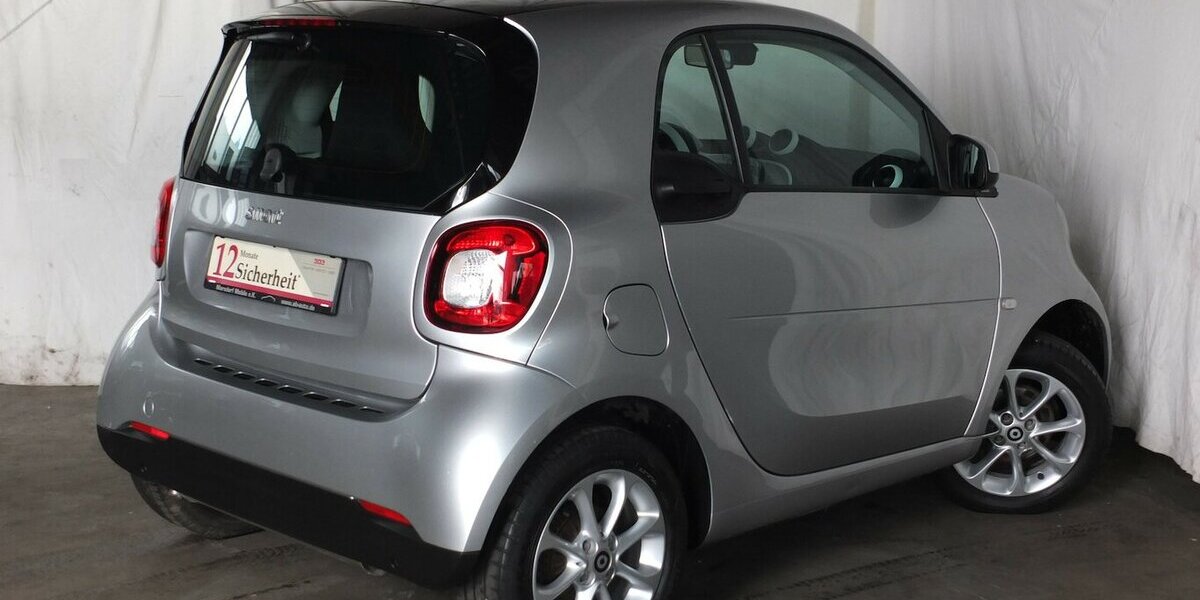 Smart ForTwo PASSION NAVI PANORAMA KLIMAAUTOMATIK SHZ 96.799 km 8.904 &euro; Köln 50858