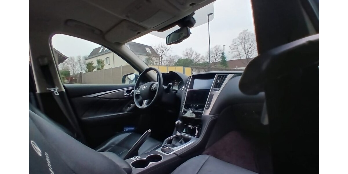 INFINITI Q50 2.2d 165.000 km 16.666 &euro; Köln 50667