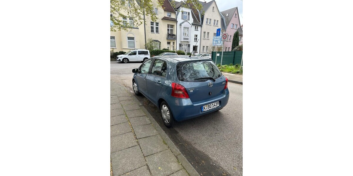 Toyota Yaris 157.400 km 2.700 &euro; Köln 50667