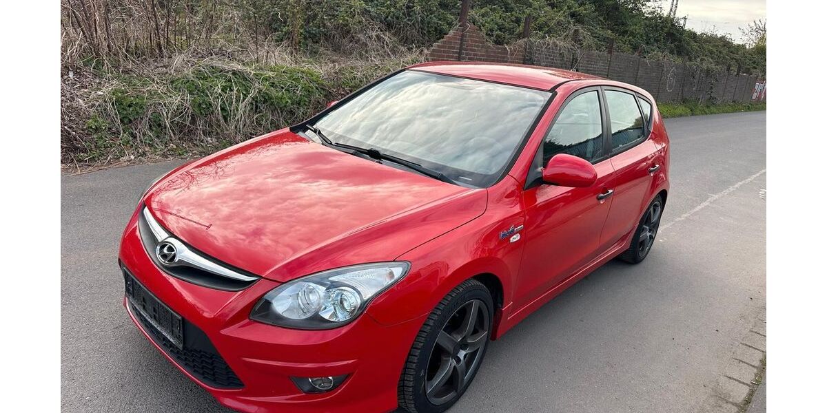Hyundai i30 145.000 km 3.890 &euro; köln 50739
