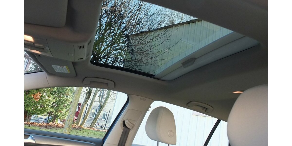 VW Golf VII COMFORTLINE PANORAMADACH KLIMAAUTOMATIK 1 150.000 km 9.888 &euro; Köln 50858