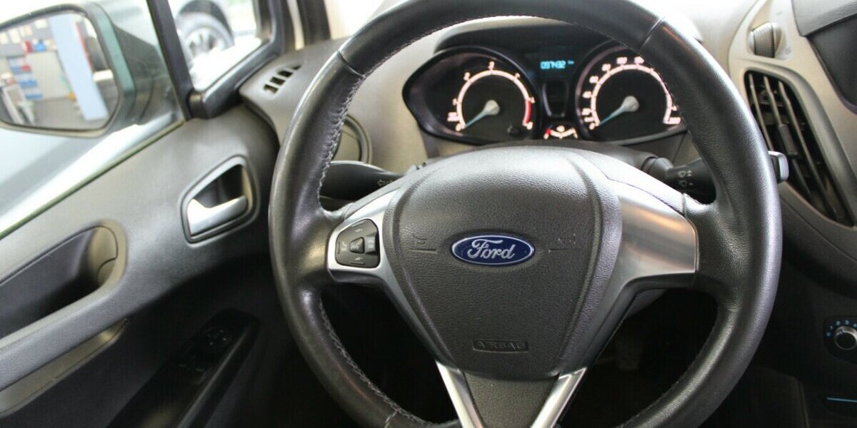 Ford Transit Courier 1.5 8V TDCi EcoBlue - AHK - Klima 97.432 km 8.980 &euro; Euskirchen 53881