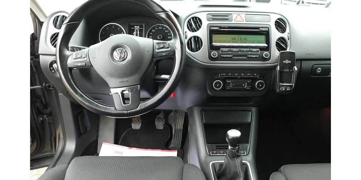 VW Tiguan TEAM orig.ATM ca 52 tkm XENON AHK PARKPILOT 112.432 km 9.408 &euro; Köln 50858