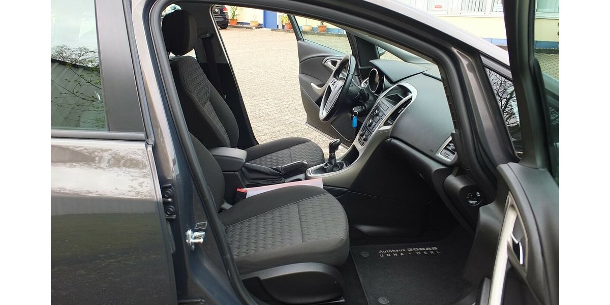 Opel Astra ACTIVE KLIMAANLAGE 17 ZOLL LMF TEMPOMAT 92.855 km 7.498 &euro; Köln 50858